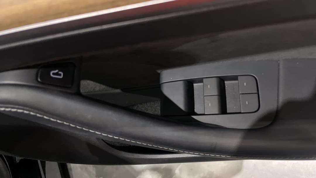 2023 Tesla Model Y Rear-wheel Drive, Automatic, 23848 km, Drivers Side Door Panel Controls