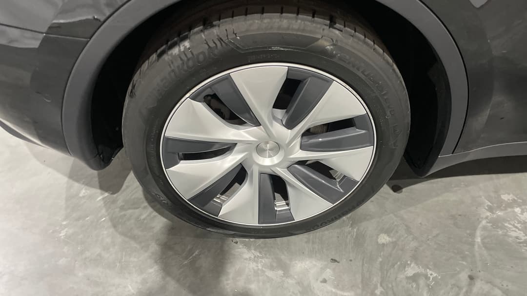2023 Tesla Model Y Rear-wheel Drive, Automatic, 23848 km, Right Rear Wheel