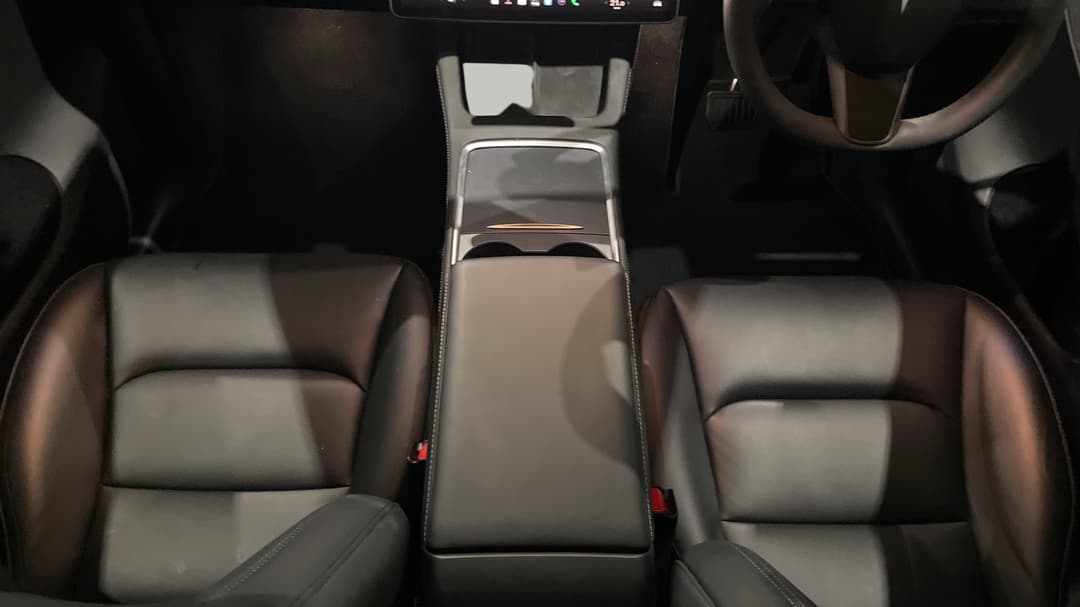 2023 Tesla Model Y Rear-wheel Drive, Automatic, 23848 km, Center Console