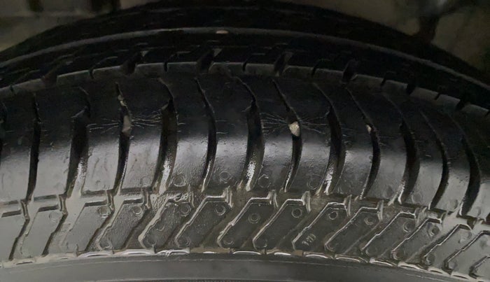 2016 Maruti Swift Dzire VXI, Petrol, Manual, 34,483 km, Left Rear Tyre Tread