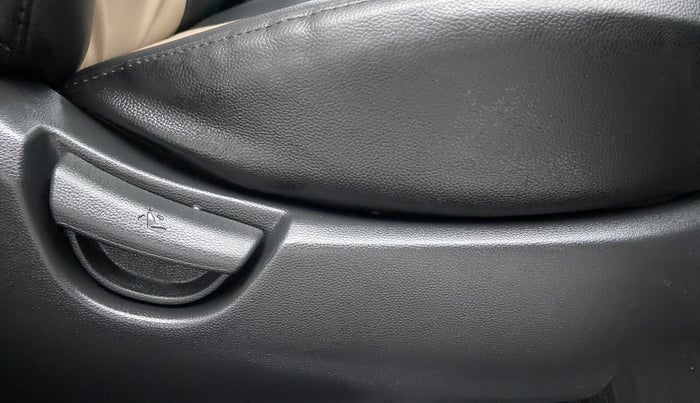 2018 Hyundai Grand i10 SPORTZ 1.2 KAPPA VTVT, Petrol, Manual, 18,043 km, Driver Side Adjustment Panel