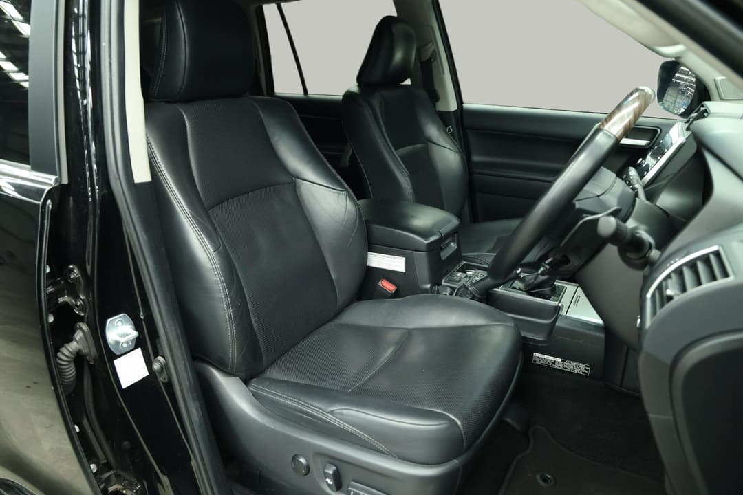 2021 Toyota Landcruiser Prado Kakadu, Automatic, 83999 km, Right Side Front Door Cabin View