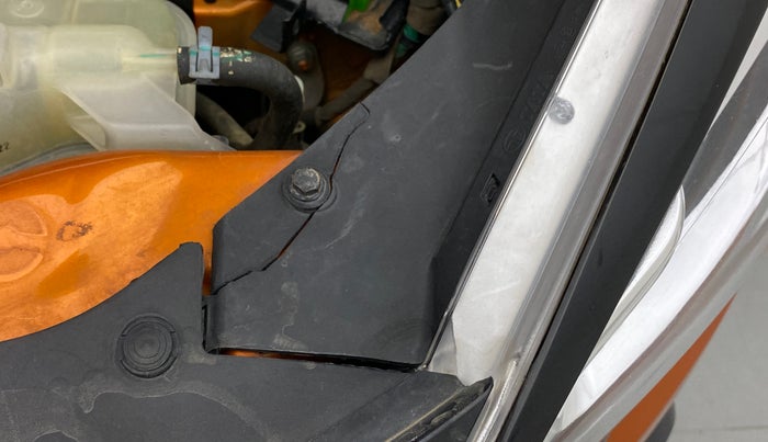 2018 Tata TIAGO NRG PETROL, Petrol, Manual, 40,612 km, Left headlight - Clamp has minor damage