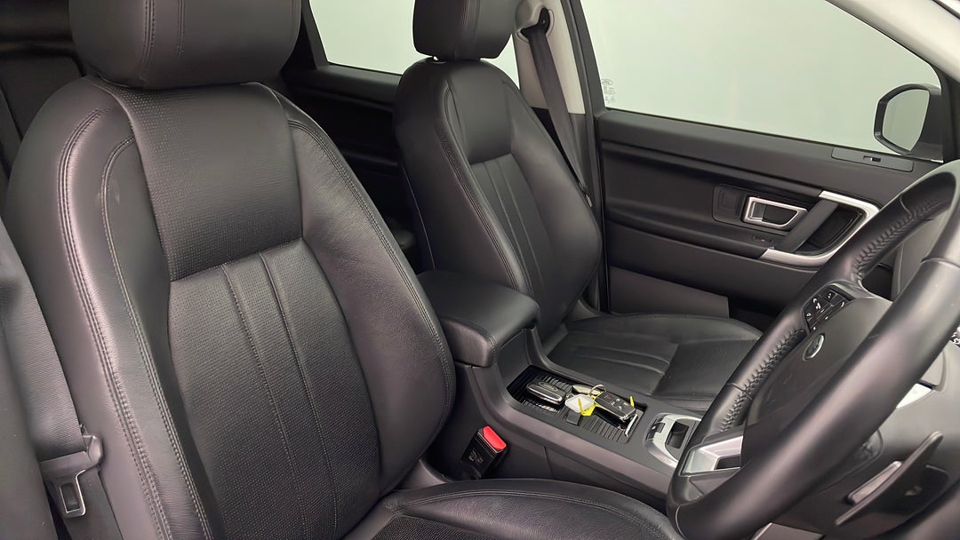 2017 Land Rover Discovery Sport Td4 150 Se 5 Seat, Automatic, 53836 km, Right Side Front Door Cabin View