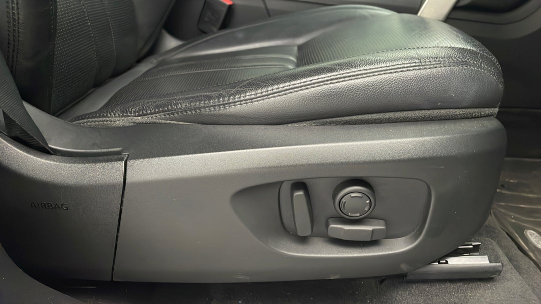 2017 Land Rover Discovery Sport Td4 150 Se 5 Seat, Automatic, 53836 km, Drivers Side Adjustment Panel