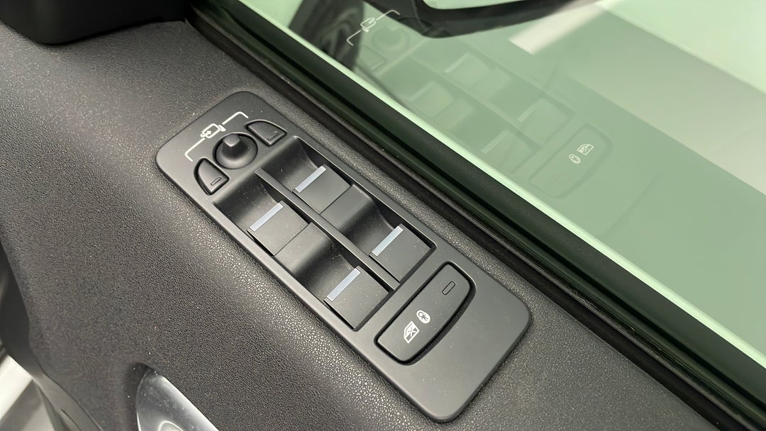 2017 Land Rover Discovery Sport Td4 150 Se 5 Seat, Automatic, 53836 km, Drivers Side Door Panel Controls