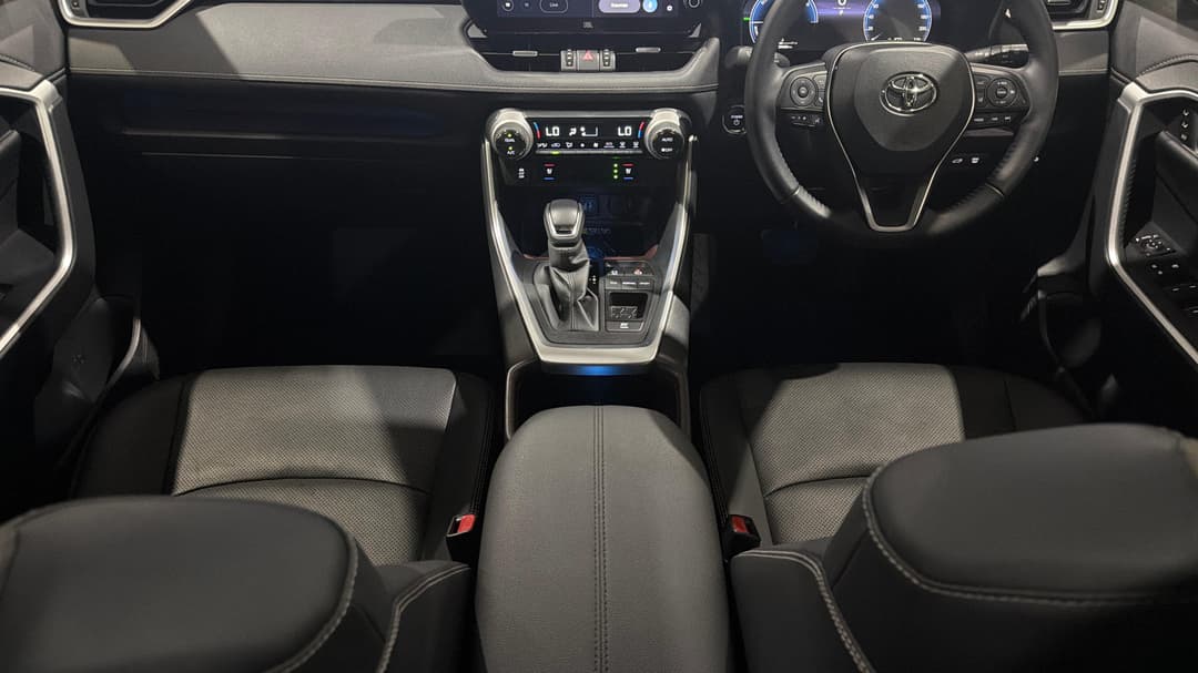 2025 Toyota RAV4 Cruiser (2WD) Hybrid, Automatic, 29489 km, Center Console