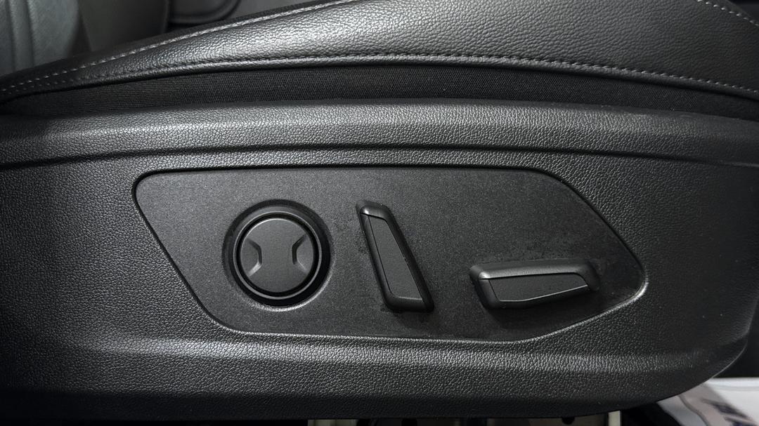 2023 Kia Sorento Sport+ 7 Seat, Automatic, 15115 km, Drivers Side Adjustment Panel