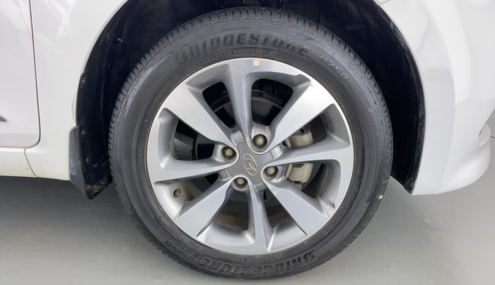 2017 Hyundai Elite i20 ASTA 1.2 DUAL TONE, Petrol, Manual, 11,594 km, Right Front Wheel