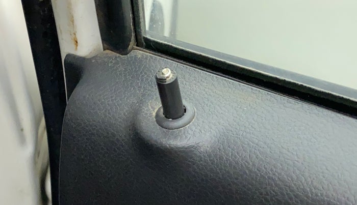 2017 Maruti Alto K10 VXI, Petrol, Manual, 41,428 km, Lock system - Door lock knob has minor damage