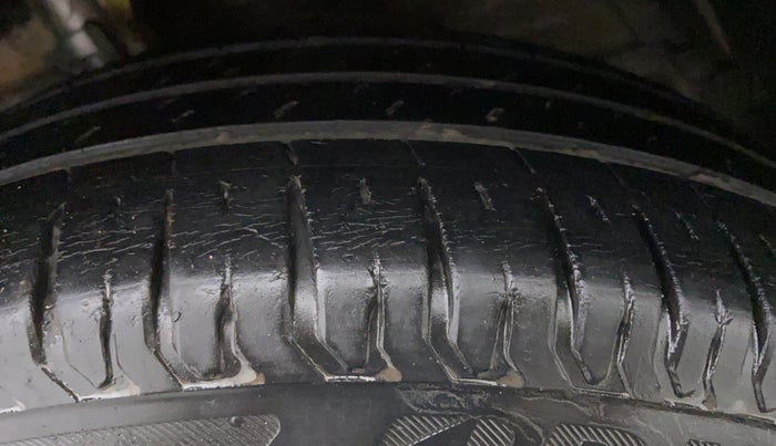 2016 Maruti Ertiga ZDI PLUS SHVS, Diesel, Manual, 78,101 km, Left Front Tyre Tread