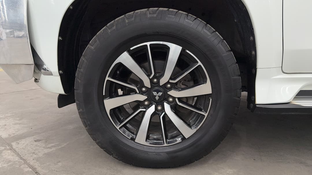 2017 Mitsubishi Pajero Sport Gls (4x4) 7 Seat, Automatic, 131942 km, Left Front Wheel