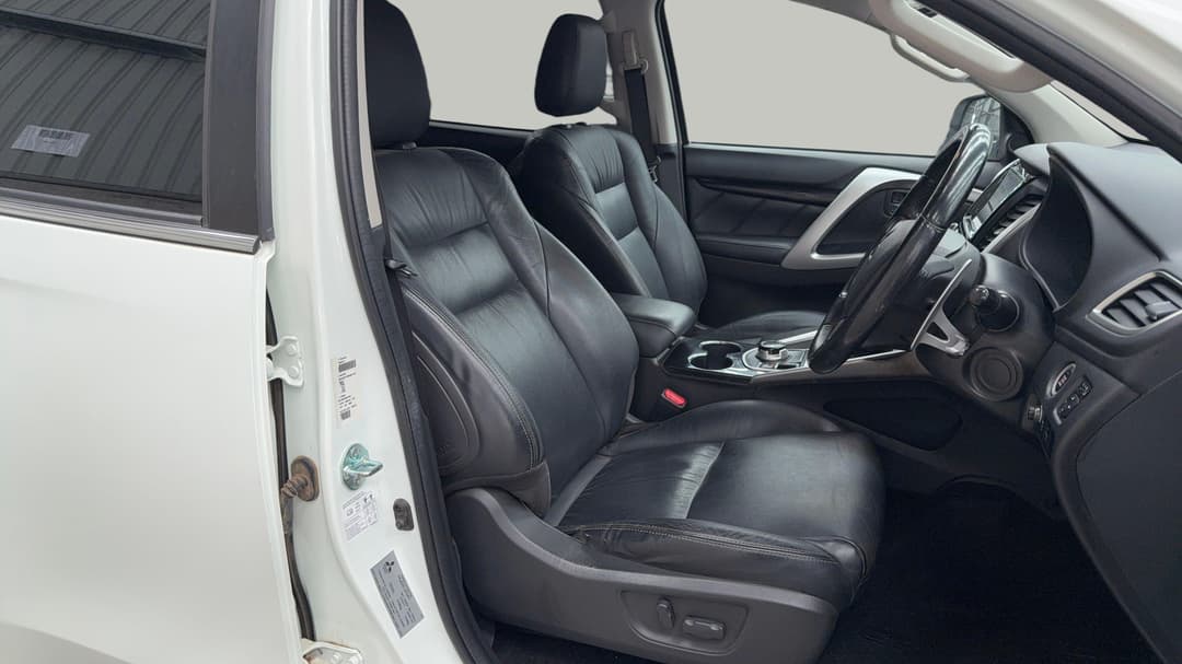 2017 Mitsubishi Pajero Sport Gls (4x4) 7 Seat, Automatic, 131942 km, Right Side Front Door Cabin View