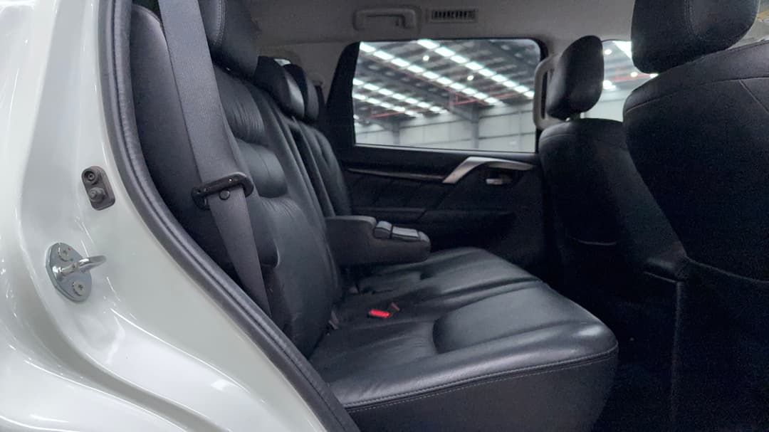 2017 Mitsubishi Pajero Sport Gls (4x4) 7 Seat, Automatic, 131942 km, Right Side Rear Door Cabin View