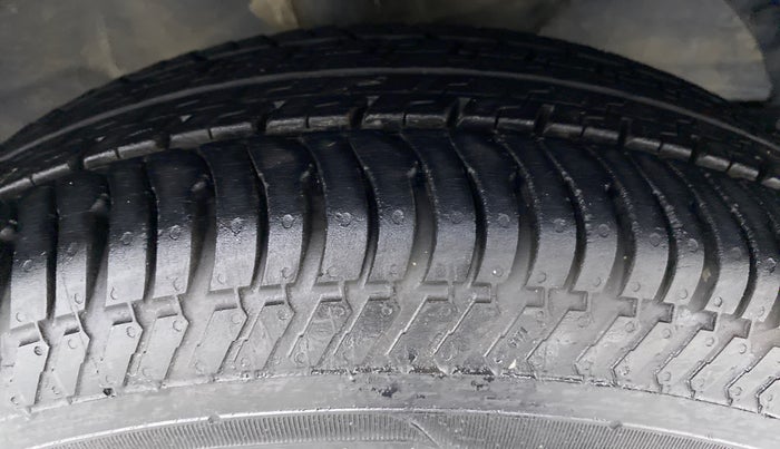 2019 Maruti Dzire VDI, Diesel, Manual, 45,162 km, Right Front Tyre Tread