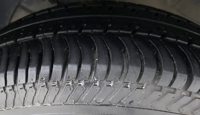 2019 Maruti Dzire VDI, Diesel, Manual, 45,162 km, Left Front Tyre Tread