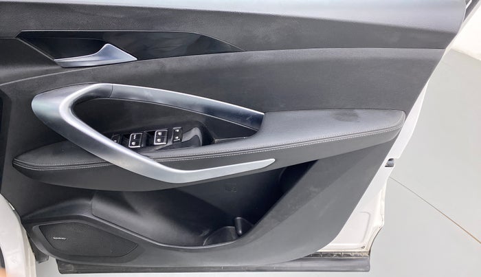 2019 MG HECTOR SHARP DCT PETROL, Petrol, Automatic, 24,651 km, Driver Side Door Panels Control