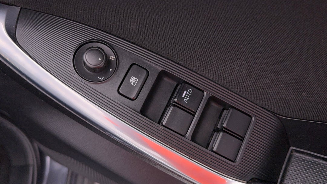 2013 Mazda CX-5 Maxx (4x2), Automatic, 143090 km, Drivers Side Door Panel Controls