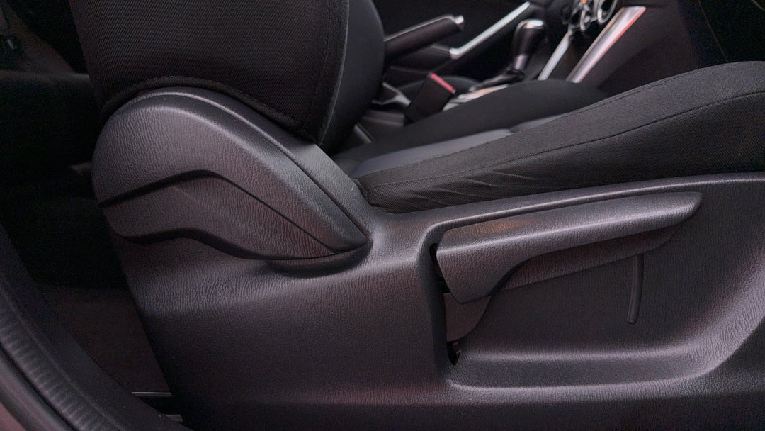 2013 Mazda CX-5 Maxx (4x2), Automatic, 143090 km, Drivers Side Adjustment Panel