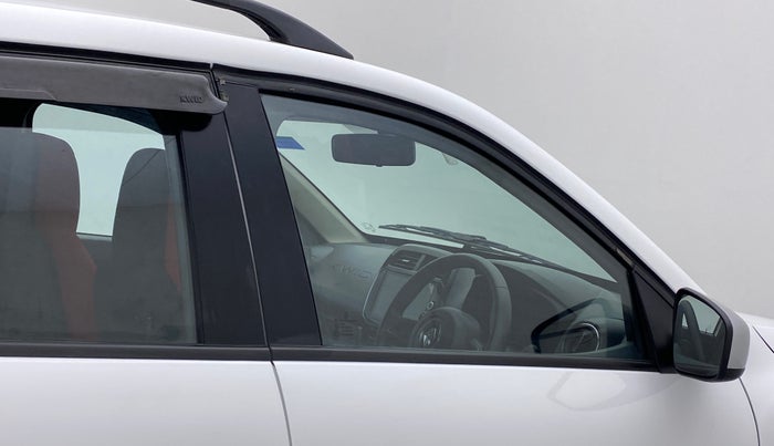 2022 Renault Kwid 1.0 RXT Opt, Petrol, Manual, 7,674 km, Driver-side door - Door visor damaged