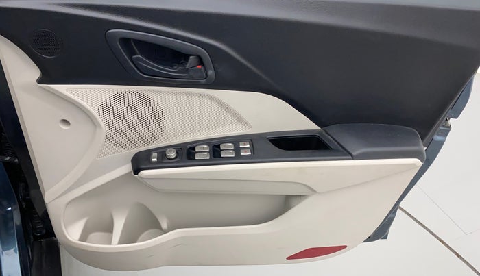 2022 Mahindra XUV 3OO W6 1.5 DIESEL AMT, Diesel, Automatic, 7,064 km, Driver Side Door Panels Control