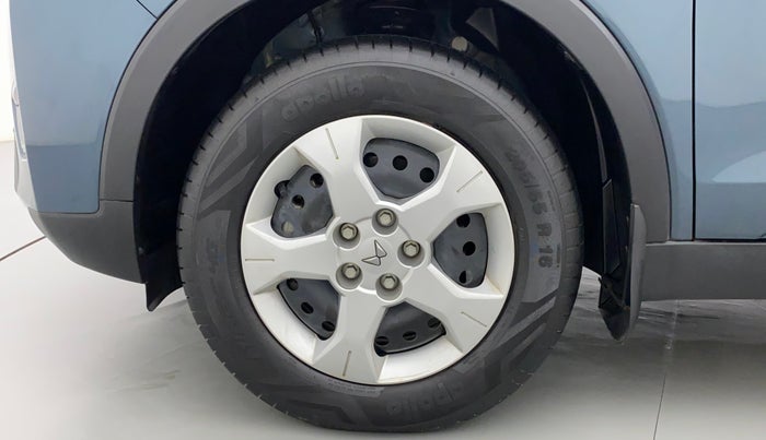2022 Mahindra XUV 3OO W6 1.5 DIESEL AMT, Diesel, Automatic, 7,064 km, Left Front Wheel