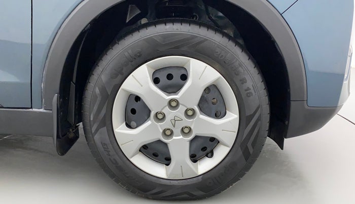 2022 Mahindra XUV 3OO W6 1.5 DIESEL AMT, Diesel, Automatic, 7,064 km, Right Front Wheel