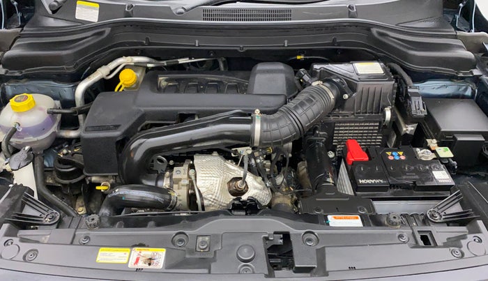 2022 Mahindra XUV 3OO W6 1.5 DIESEL AMT, Diesel, Automatic, 7,064 km, Open Bonet
