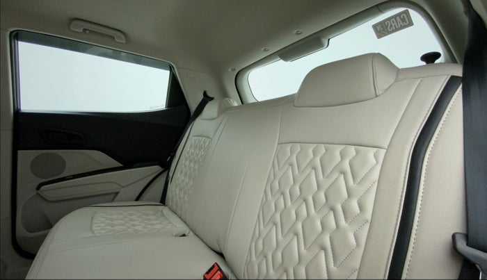 2022 Mahindra XUV 3OO W6 1.5 DIESEL AMT, Diesel, Automatic, 7,064 km, Right Side Rear Door Cabin