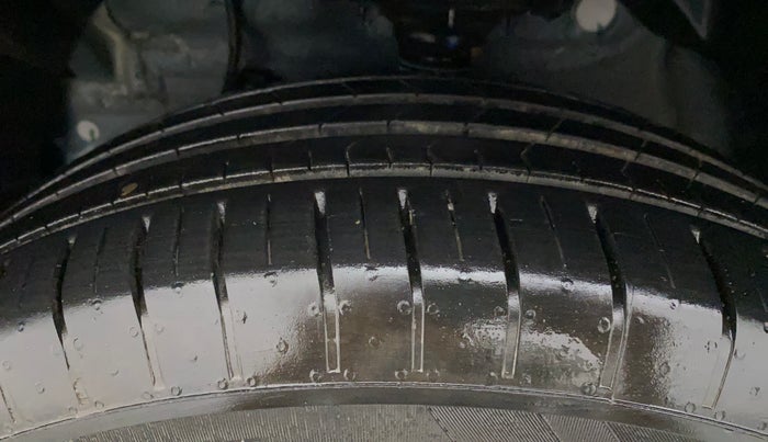 2022 Mahindra XUV 3OO W6 1.5 DIESEL AMT, Diesel, Automatic, 7,064 km, Left Front Tyre Tread