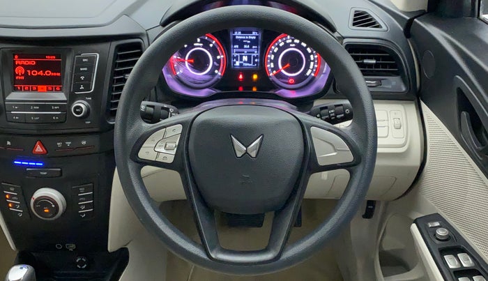 2022 Mahindra XUV 3OO W6 1.5 DIESEL AMT, Diesel, Automatic, 7,064 km, Steering Wheel Close Up