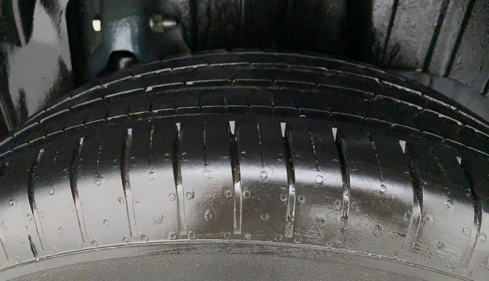 2022 Mahindra XUV 3OO W6 1.5 DIESEL AMT, Diesel, Automatic, 7,064 km, Left Rear Tyre Tread