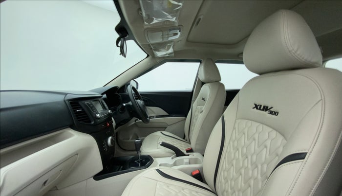 2022 Mahindra XUV 3OO W6 1.5 DIESEL AMT, Diesel, Automatic, 7,064 km, Right Side Front Door Cabin