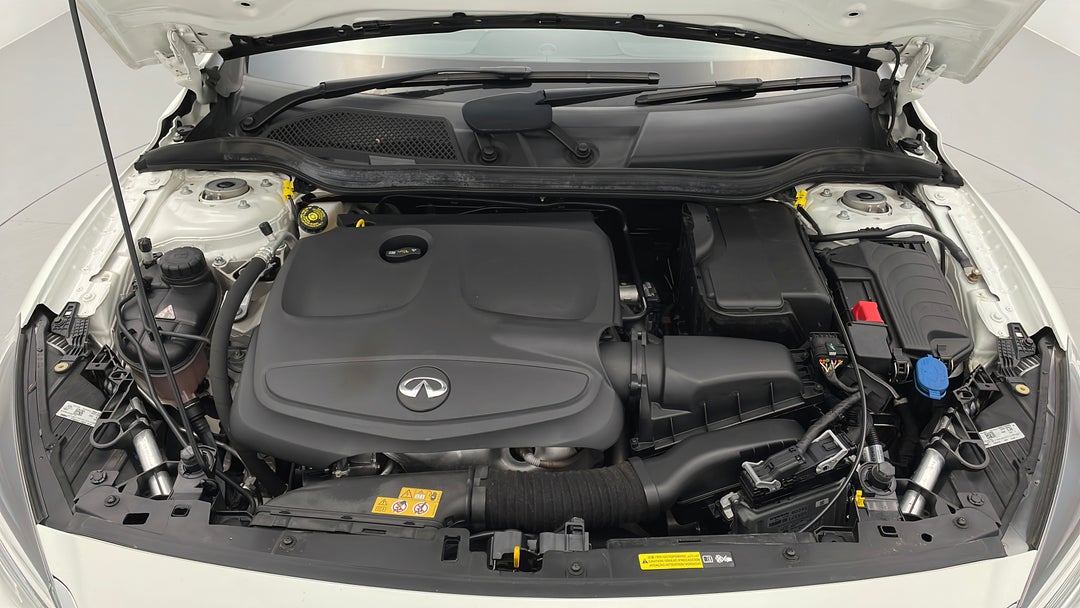 2016 Infiniti Q30 Sport 2.0t, Automatic, 69382 km, Open Bonnet (Engine)