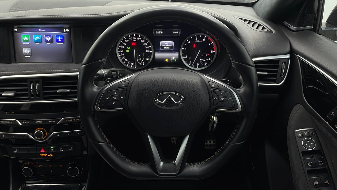 2016 Infiniti Q30 Sport 2.0t, Automatic, 69382 km, Steering Wheel Close-up