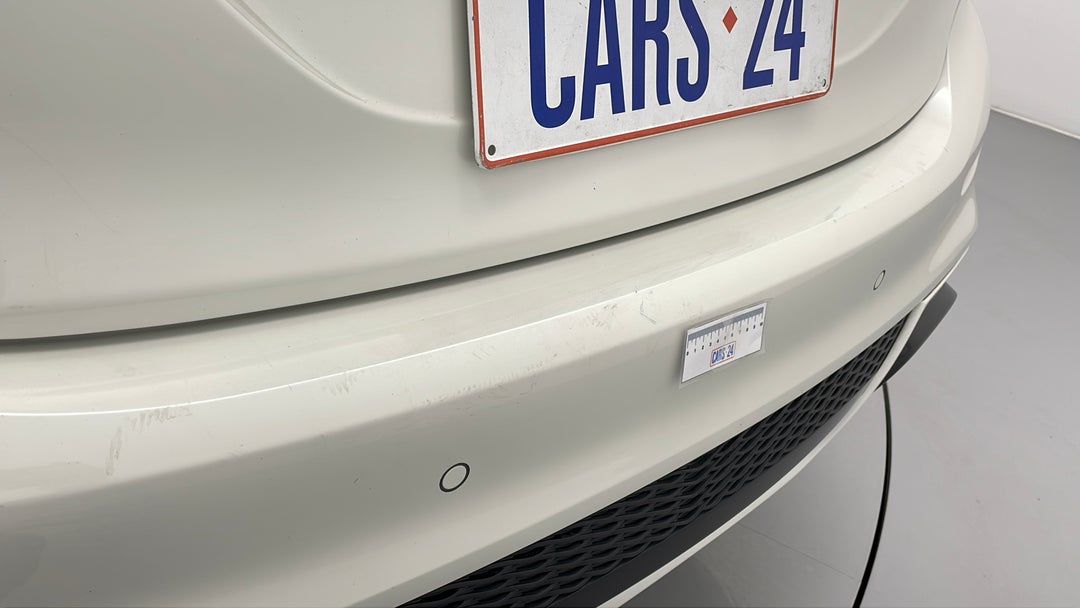 2016 Infiniti Q30 Sport 2.0t, Automatic, 69382 km, Bumper Rear Scratch