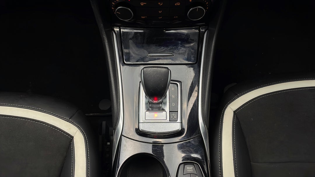 2016 Infiniti Q30 Sport 2.0t, Automatic, 69382 km, Gear Lever 