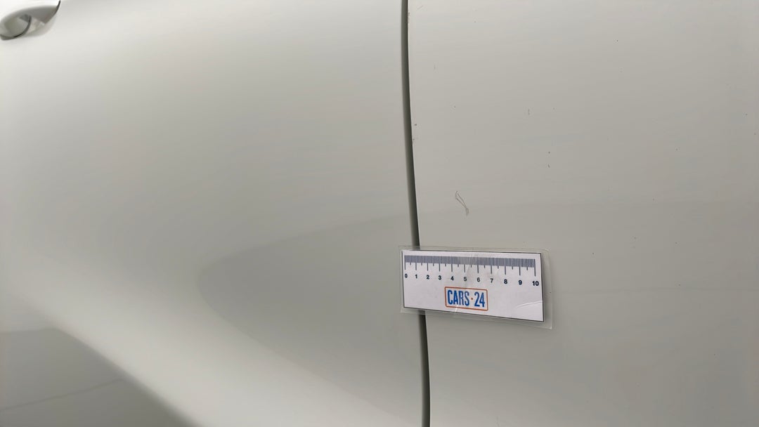 2016 Infiniti Q30 Sport 2.0t, Automatic, 69382 km, Doors Front RHS Scratch