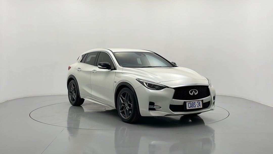 2016 Infiniti Q30 Sport 2.0t, Automatic, 69382 km, Right Front Diagonal (45- Degree) View
