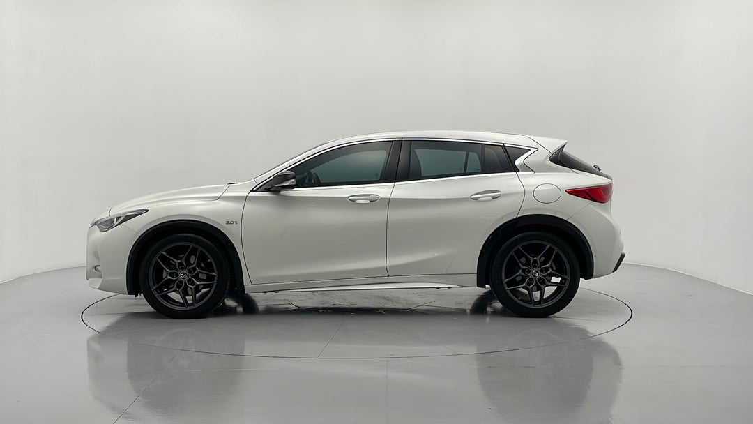 2016 Infiniti Q30 Sport 2.0t, Automatic, 69382 km, Left Side View