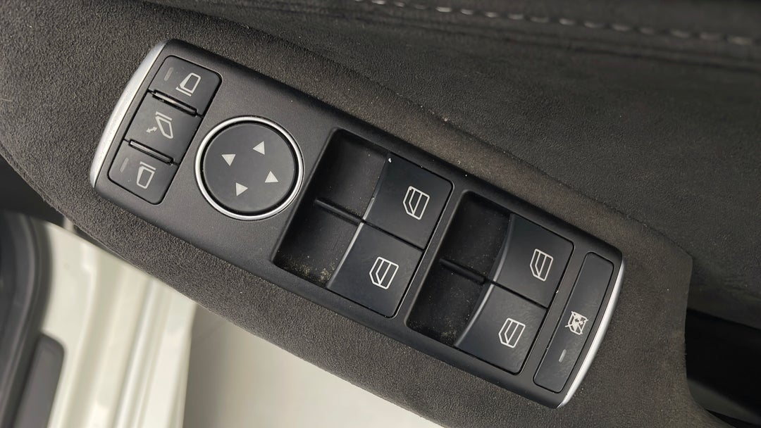 2016 Infiniti Q30 Sport 2.0t, Automatic, 69382 km, Drivers Side Door Panel Controls