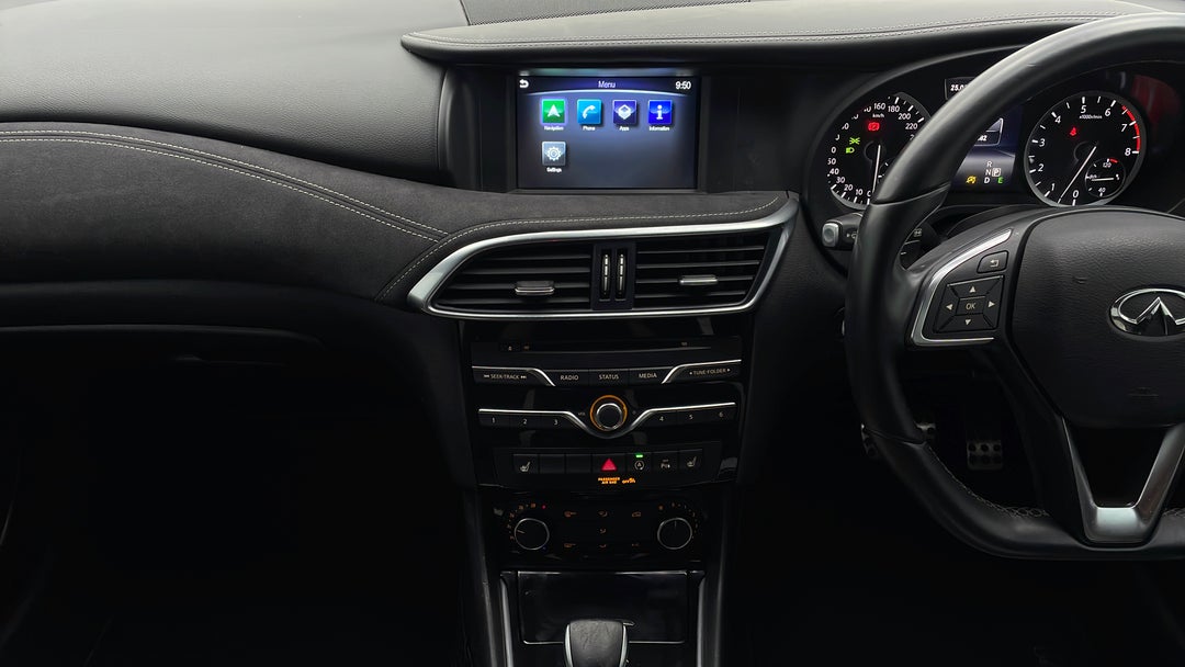 2016 Infiniti Q30 Sport 2.0t, Automatic, 69382 km, Center Console