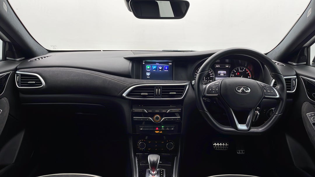 2016 Infiniti Q30 Sport 2.0t, Automatic, 69382 km, Dashboard View
