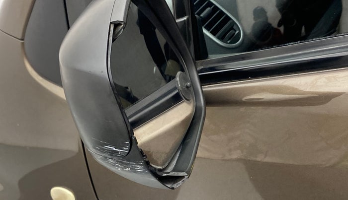 2013 Maruti Ritz VXI, Petrol, Manual, 1,07,239 km, Left rear-view mirror - Cover has minor damage