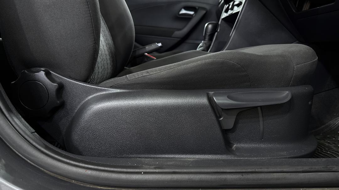 2015 Volkswagen Polo 66 Tsi Trendline, Automatic, 62982 km, Drivers Side Adjustment Panel