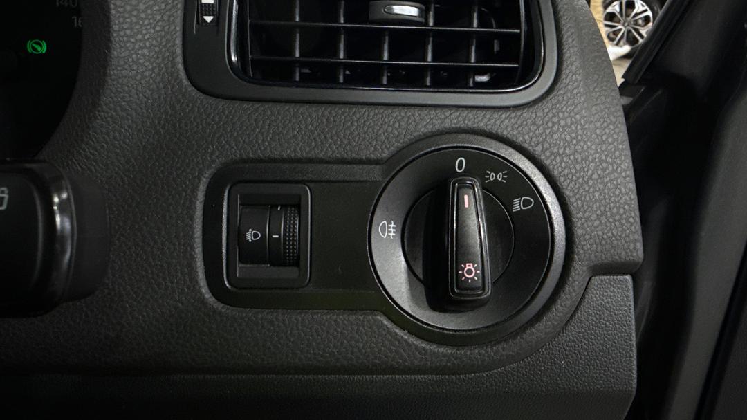 2015 Volkswagen Polo 66 Tsi Trendline, Automatic, 62982 km, Utility Switches/Buttons