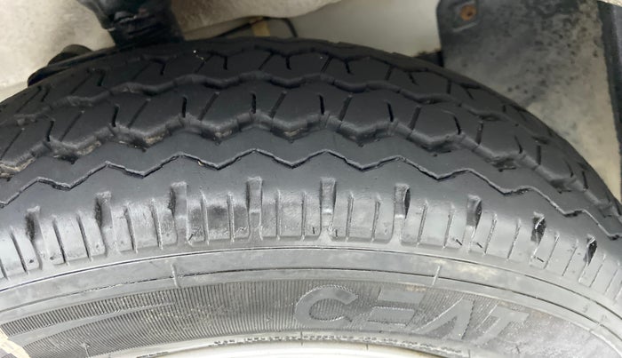 2019 Maruti Eeco 7 STR, Petrol, Manual, 24,895 km, Left Front Tyre Tread