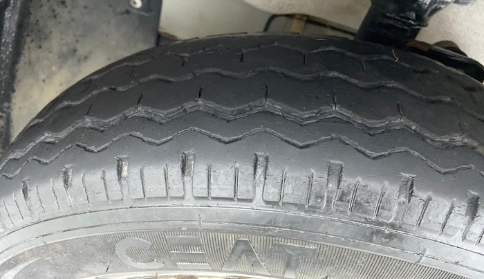 2019 Maruti Eeco 7 STR, Petrol, Manual, 24,895 km, Right Front Tyre Tread