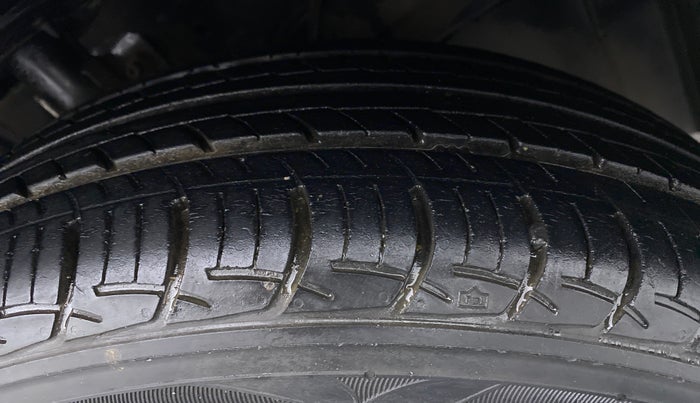 2019 Maruti Baleno DELTA PETROL 1.2, Petrol, Manual, 33,008 km, Right Front Tyre Tread