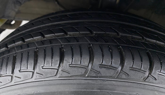 2019 Maruti Baleno DELTA PETROL 1.2, Petrol, Manual, 33,008 km, Left Front Tyre Tread